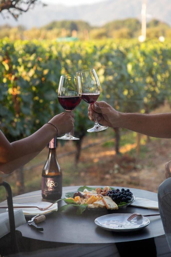 Vibo Wine Lodge At Viu Manent Санта Крус Екстериор снимка